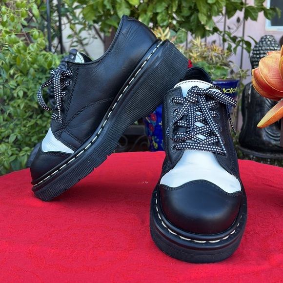 🏴󠁧󠁢󠁥󠁮󠁧󠁿Dr. Martens MIE Vintage Black & White Chunky Platform Oxfords UK 5 - Picture 5 of 17